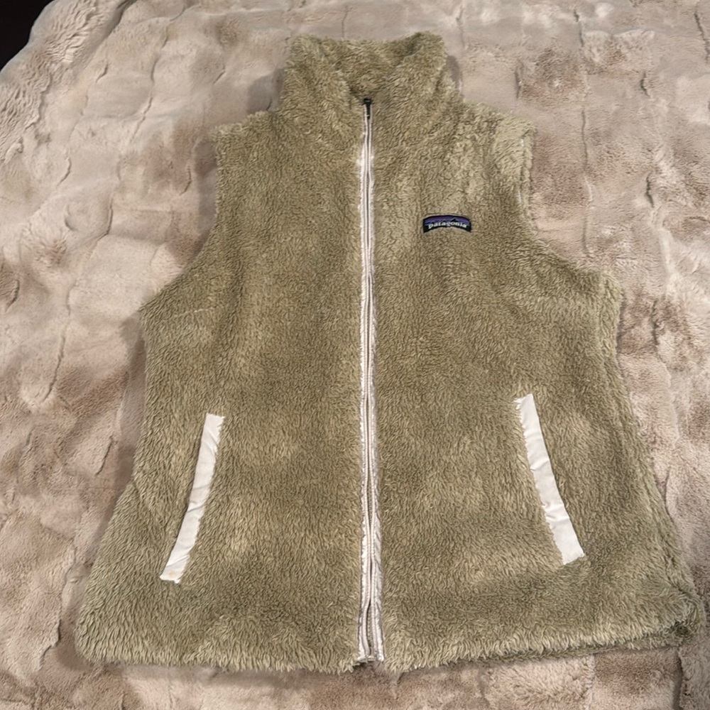 Patagonia Sherpa vest. Cream